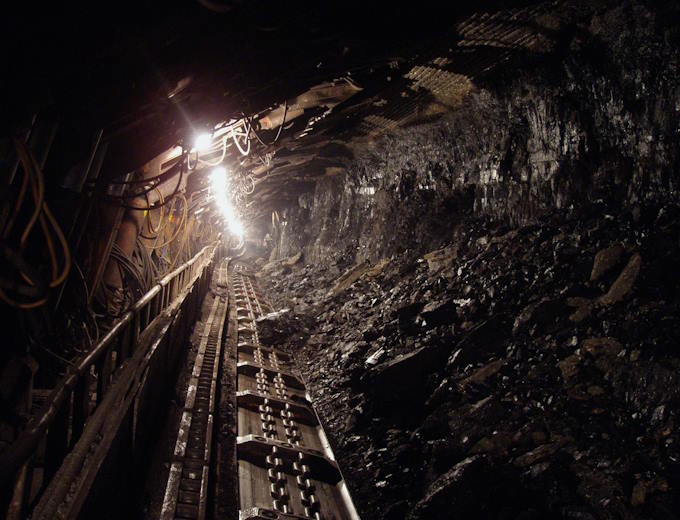 Boosting long-distance critical signal delivery in mining